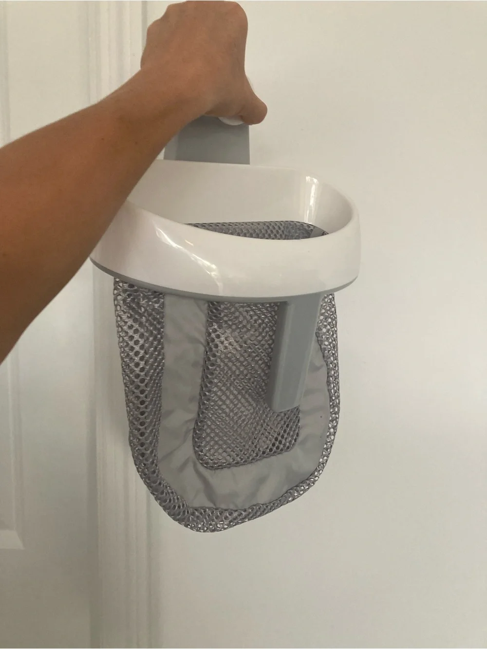 Munchkin Brand White & Gray Suction-Cup Bath Storage Mesh Organizer
